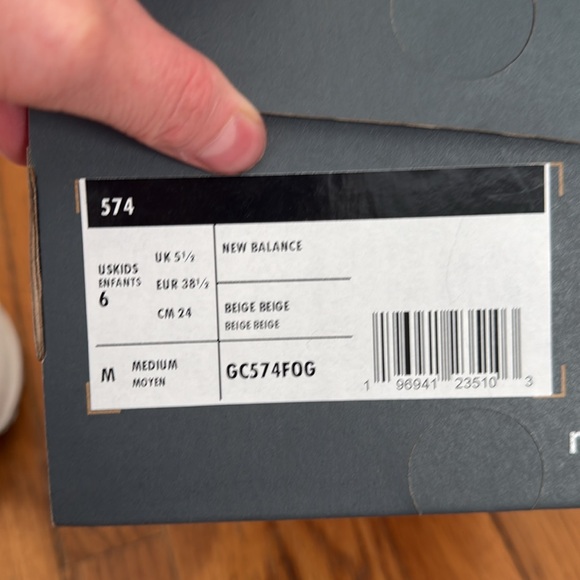 NWT New Balance 574 Cream and Gray Sneakers 8 - Picture 8 of 9